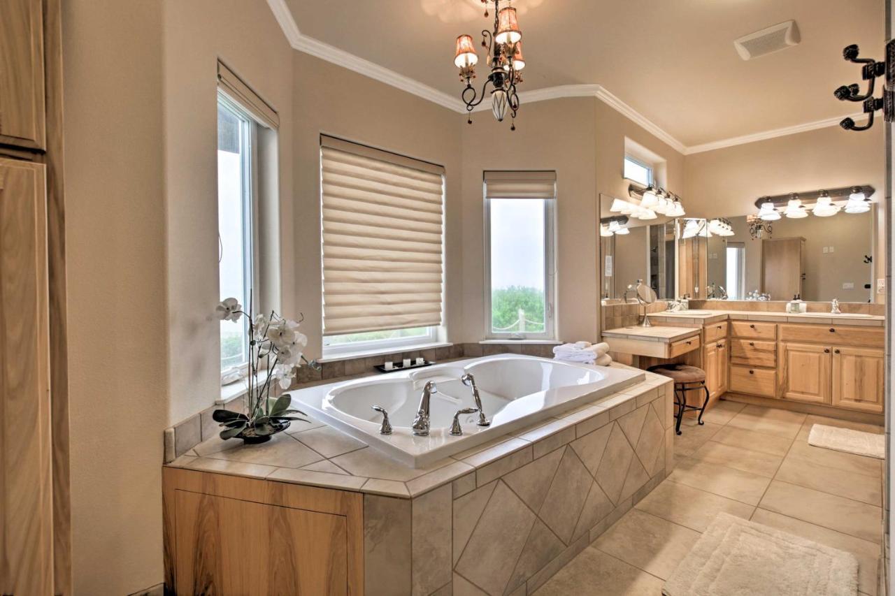 Oceanfront South Beach Home With Hot Tub And Sauna Нюпорт Екстериор снимка